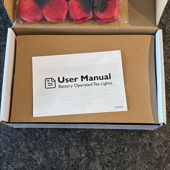 Romantic Candle Set with Tea Lights and Rose Petals - Picture 3 of 4